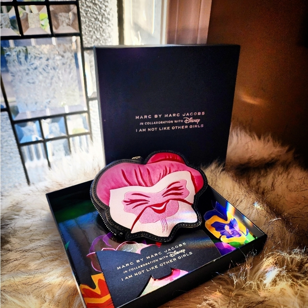 🌺 RARE Marc Jacobs x Alice In Wonderland 🌺